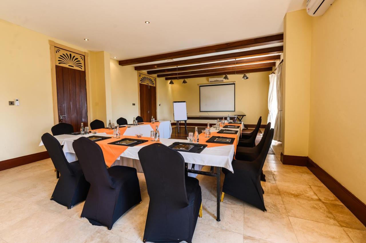 Cocoa Boutique Hotel - Your Kenyan Beachfront Bliss Момбаса Экстерьер фото