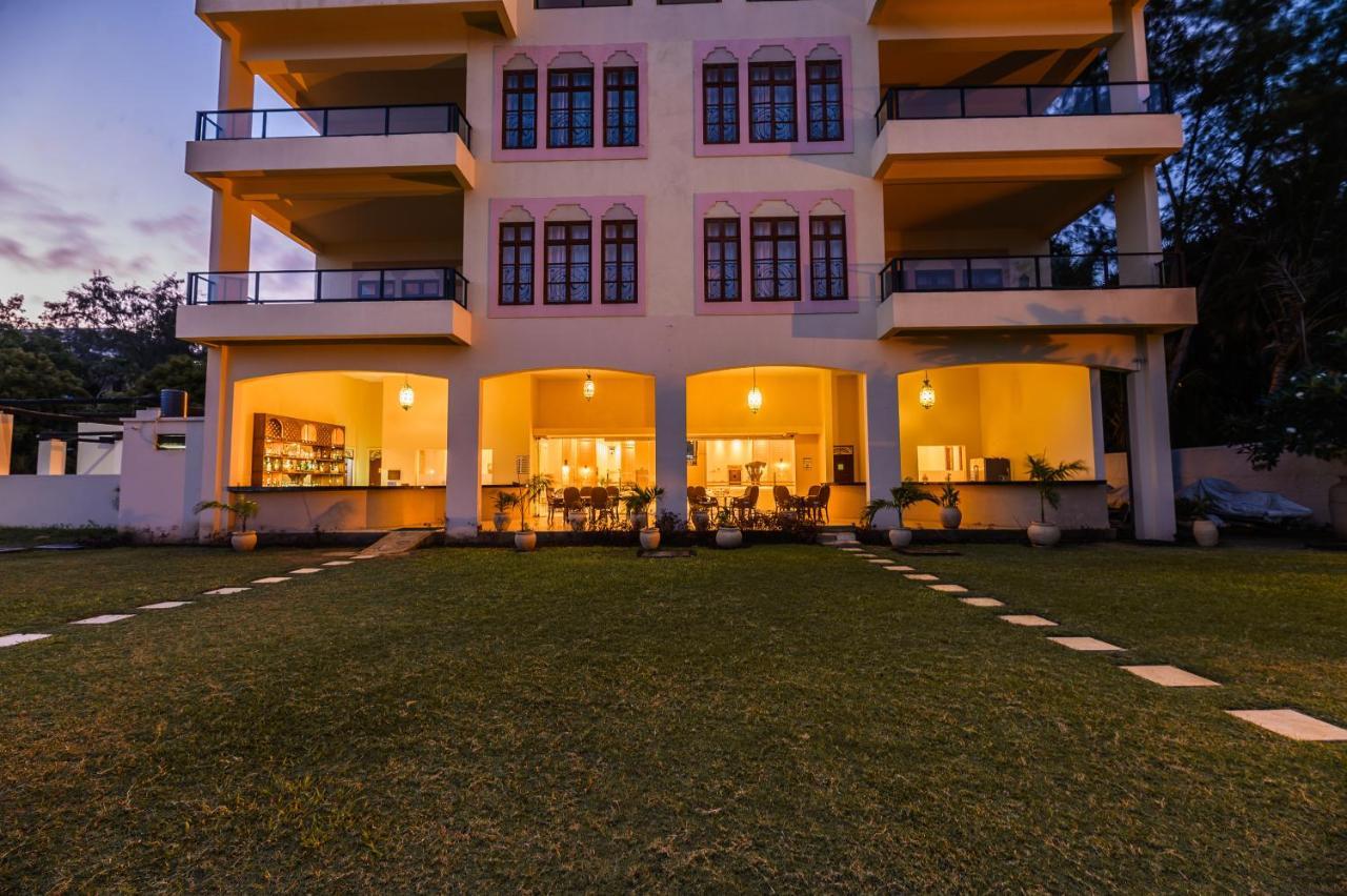 Cocoa Boutique Hotel - Your Kenyan Beachfront Bliss Момбаса Экстерьер фото
